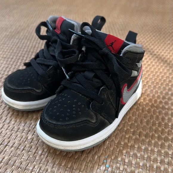 Air Jordan 1 Mid GS Black Particle Grey Shoes - Picture 2 of 7